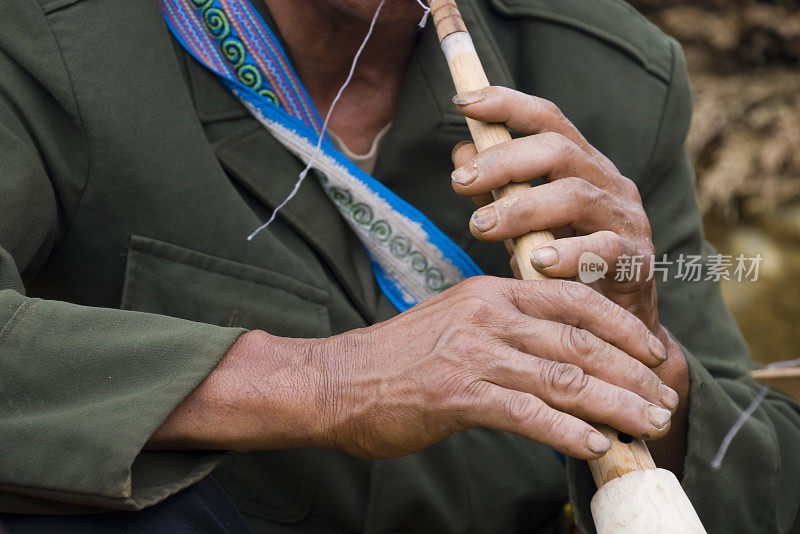 手在木长笛在Bac Ha，越南